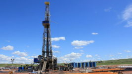 Olíuverð lækkar eftir að Trump boðar viðræður við Íran Olíuverð lækkar eftir að Trump boðar viðræður við Íran