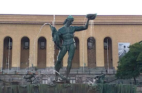 Poseidon_statue_in_Gotaplatsen_Gothenburg_2.jpg