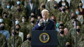 Fé sem Biden stjórnin sendi til Úkraínu rann til baka í starfsemi Demókrata Fé sem Biden stjórnin sendi til Úkraínu rann til baka í starfsemi Demókrata