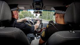 Tveir piltar handteknir með skotvopn í Grafarvogi