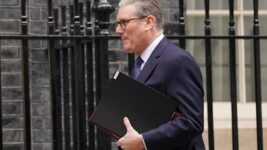 Starmer í alvarlegum vanda vegna Mandelson