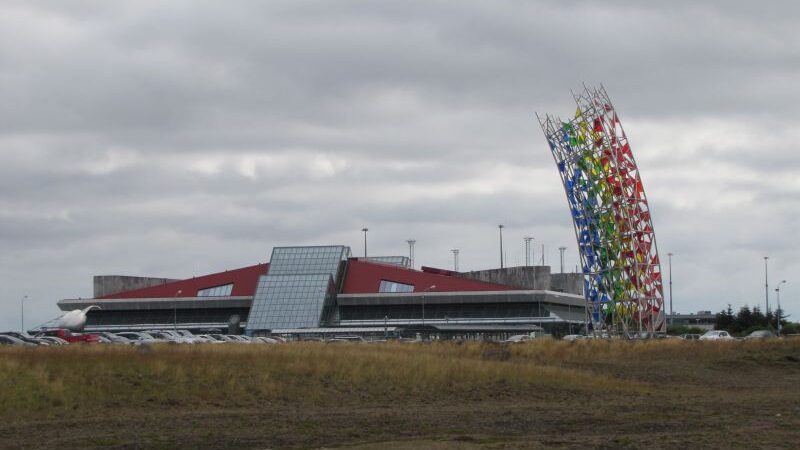 Erlendum þjófi vísað úr landi sama dag og hann braut af sér Erlendum þjófi vísað úr landi sama dag og hann braut af sér