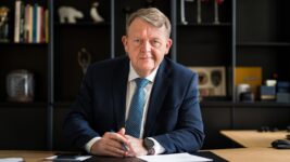 Lars Løkke Rasmussen í lykilstöðu samkvæmt útgönguspám