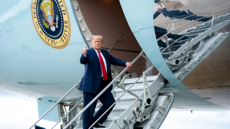 Öryggisógn sögð hafa áhrif á flugáætlun Trump – Trump hafnar því Öryggisógn sögð hafa áhrif á flugáætlun Trump – Trump hafnar því