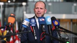 Varnarmálaráðherra Belgíu segir Evrópuleiðtoga eiga að þegja um mögulega kjarnavopnavæðingu Varnarmálaráðherra Belgíu segir Evrópuleiðtoga eiga að þegja um mögulega kjarnavopnavæðingu