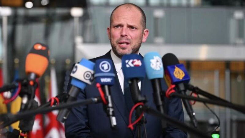 Varnarmálaráðherra Belgíu segir Evrópuleiðtoga eiga að þegja um mögulega kjarnavopnavæðingu Varnarmálaráðherra Belgíu segir Evrópuleiðtoga eiga að þegja um mögulega kjarnavopnavæðingu