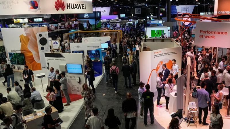 Fjárfestar flýja hugbúnaðarfyrirtæki Evrópu í skugga gervigreindar Fjárfestar flýja hugbúnaðarfyrirtæki Evrópu í skugga gervigreindar