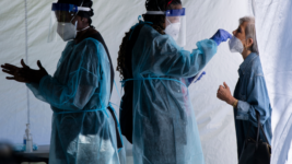 Verður heimsfaraldurinn skráður sem þriðja heimsstyrjöldin? Verður heimsfaraldurinn skráður sem þriðja heimsstyrjöldin?