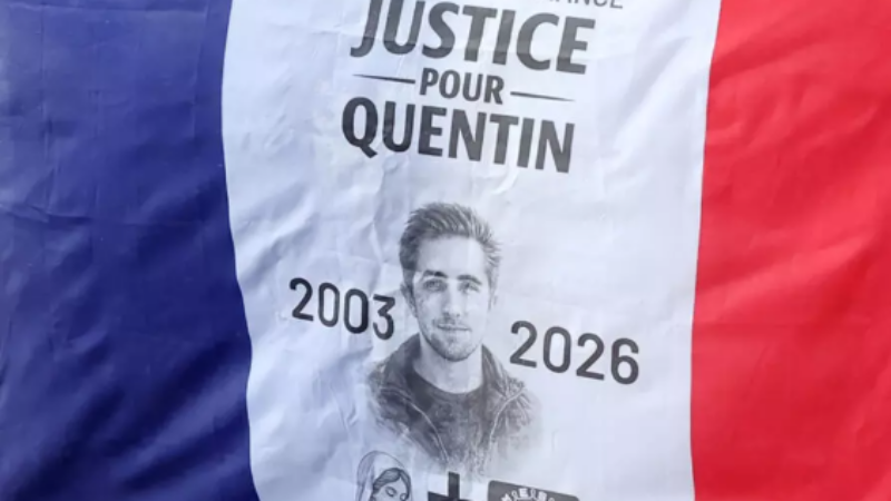 Frönsk stjórnvöld segja róttæka vinstriflokka bera ábyrgð á manndrápi í Lyon Frönsk stjórnvöld segja róttæka vinstriflokka bera ábyrgð á manndrápi í Lyon