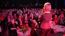 Samfylkingin segir ríkisstjórnina hafa rofið kyrrstöðu og bætt stöðu heimila Samfylkingin segir ríkisstjórnina hafa rofið kyrrstöðu og bætt stöðu heimila