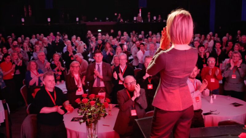 Samfylkingin segir ríkisstjórnina hafa rofið kyrrstöðu og bætt stöðu heimila Samfylkingin segir ríkisstjórnina hafa rofið kyrrstöðu og bætt stöðu heimila