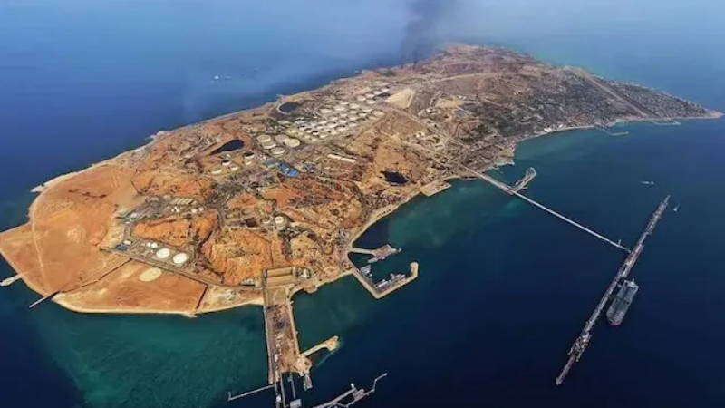 Árás á Kharg helstu útflutningshöfn Írans gæti hækkað olíuverð verulega