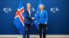 Danir segja ESB reyna lokka Ísland inn með gulrót