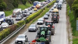 Írsk stjórnvöld senda herinn á móti þeim sem mótmæla eldsneytisverði Írsk stjórnvöld senda herinn á móti þeim sem mótmæla eldsneytisverði