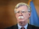 John Bolton játar að hafa sent fjölskyldumeðlimum leynileg ríkisskjöl
