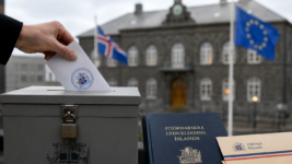 Bindandi þjóðaratkvæði um aðildarsamning? Ekki skylda samkvæmt gildandi rétti Bindandi þjóðaratkvæði um aðildarsamning? Ekki skylda samkvæmt gildandi rétti