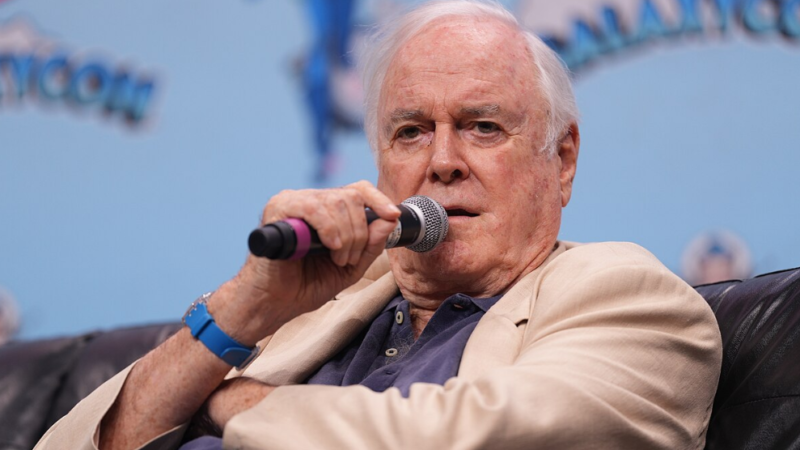 John Cleese: „Sum menningarsamfélög eru einfaldlega betri en önnur“ John Cleese: „Sum menningarsamfélög eru einfaldlega betri en önnur“
