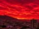 Rauður himinn yfir Caracas vekur athygli Rauður himinn yfir Caracas vekur athygli
