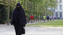 Portúgal bannar búrkur á almannafæri Portúgal bannar búrkur á almannafæri