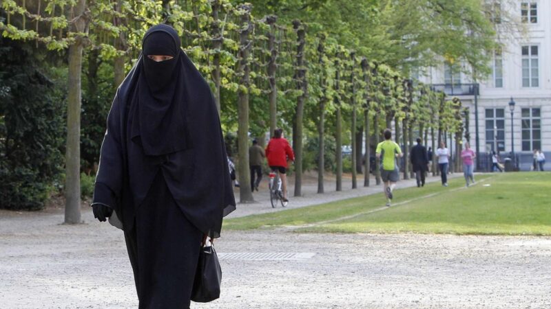 Portúgal bannar búrkur á almannafæri Portúgal bannar búrkur á almannafæri