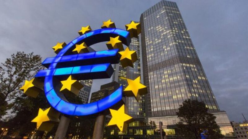 ESB lokar á beina bankaþjónustu utan sambandsins frá 2027