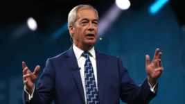 Bretland: Rannsókn á íkveikjutilræði við heimili Farage tekin upp að nýju Bretland: Rannsókn á íkveikjutilræði við heimili Farage tekin upp að nýju