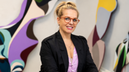 Bryndís Brynjarsdóttir opnar sýninguna Samruna í Listasal Mosfellsbæjar Bryndís Brynjarsdóttir opnar sýninguna Samruna í Listasal Mosfellsbæjar