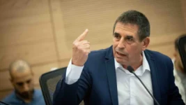 Aðstoðarráðherra þjóðaröryggismála á lista arabísks flokks í Ísrael Aðstoðarráðherra þjóðaröryggismála á lista arabísks flokks í Ísrael