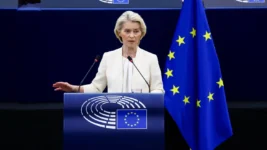 Von der Leyen boðar stórar breytingar á ESB og vill Kanada inn sem fyrsta aukaaðildarríkið Von der Leyen boðar stórar breytingar á ESB og vill Kanada inn sem fyrsta aukaaðildarríkið