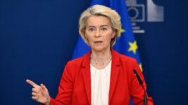 Von der Leyen boðar viðbrögð við meintum árásum Rússa Von der Leyen boðar viðbrögð við meintum árásum Rússa