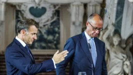 Veik staða Macron og Merz torveldar samkomulag um fjárlög ESB Veik staða Macron og Merz torveldar samkomulag um fjárlög ESB
