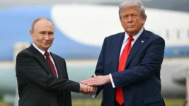 Trump afléttir viðskiptaþvingunum á rússneska dísilolíu