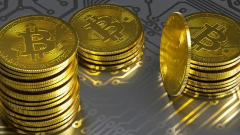 Fjárfest meira í rafmyntum þrátt fyrir sveiflur Fjárfest meira í rafmyntum þrátt fyrir sveiflur